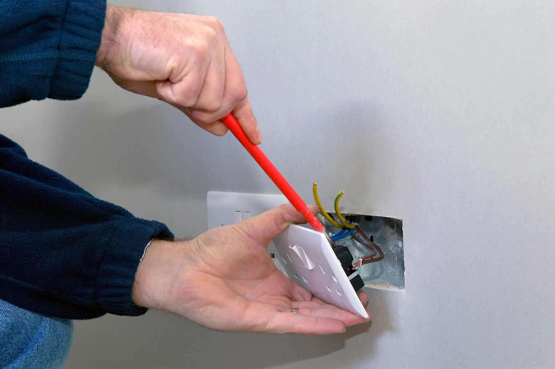 Our electricians can install plug sockets for domestic and commercial proeprties in Little Clacton and the local area. 
